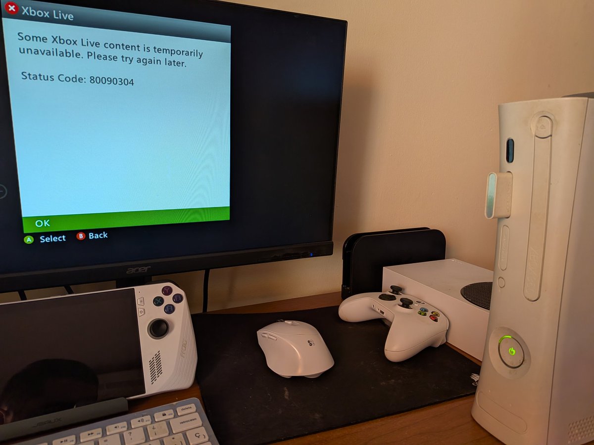 Marxally's tweet photo. @XBOXSupport @XBOX @asha_shar Am I doing something wrong? I want to play some physical games and get the achievements and so. 😭🥀 https://t.co/1LRON4HzHD