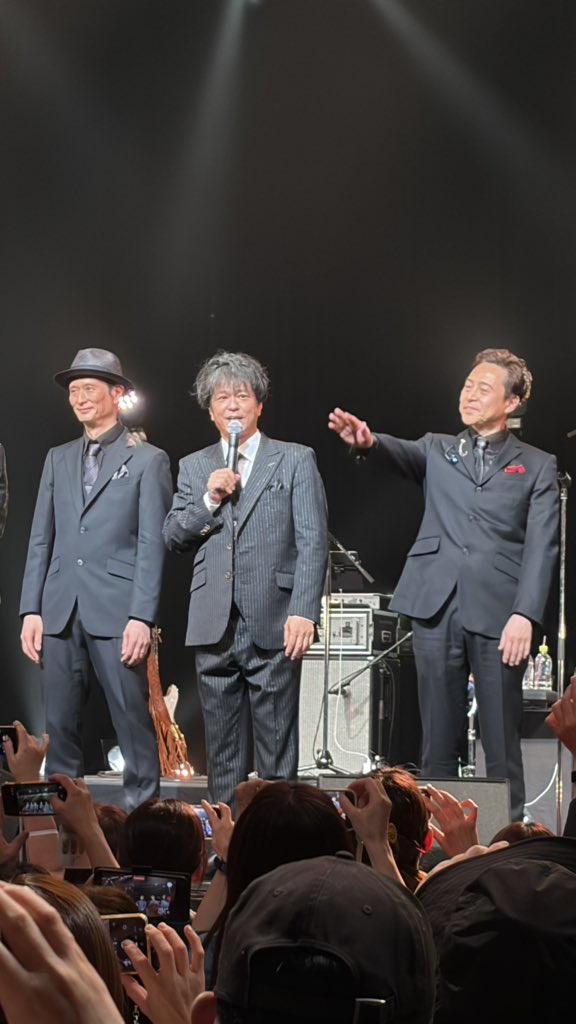 ryomantop's tweet photo. FOVがいたから今の自分があり、FOVに出会えたこと自体が嬉しい。何度ライブに行っても、やっぱり好き。私にとって世界一。
今日もたくさんの愛と勇気と元気をありがとうございました。
そして今日は浅岡さんが1番かっこよく見える角度（勝手に思っている）から見られて眼福でした✨
#FOV31st https://t.co/4Xwz5pIZMs