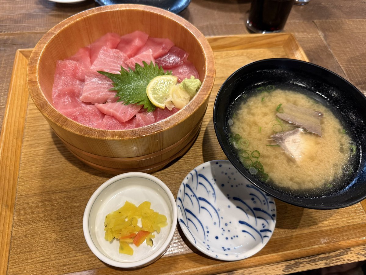 omiya_0150's tweet photo. 今日は、久しぶりに沼津まで行ってきました🚗
マグロ丼が美味しかったです。
富士山、私が行くと引っ込みがちでしたが、今日は姿を見せてくれました🗻
#沼津かねはち
#富士山
#大事な時間 https://t.co/2u2gk67xa3