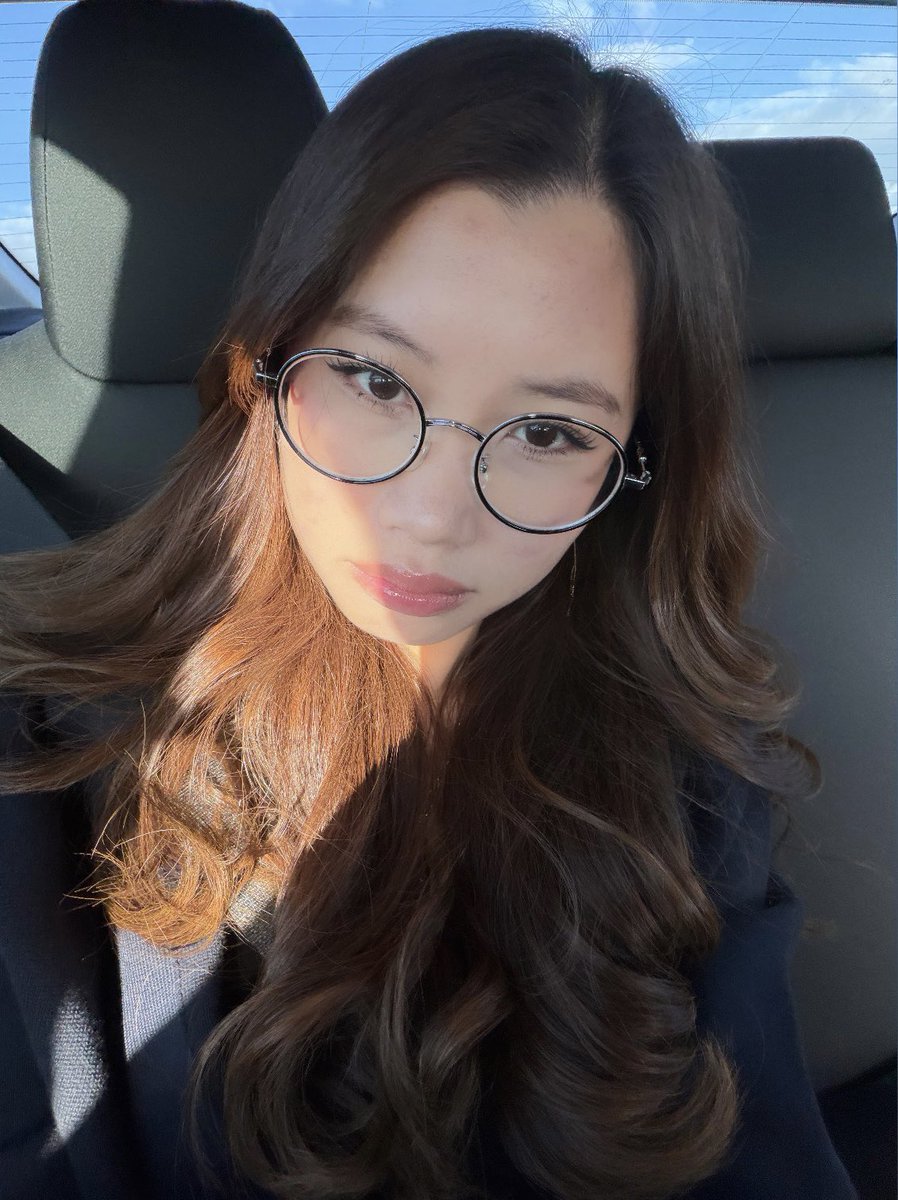 evi1ee's tweet photo. uber reservation sucks but lyft came in clutch 😣 https://t.co/Knt3xdLSTq