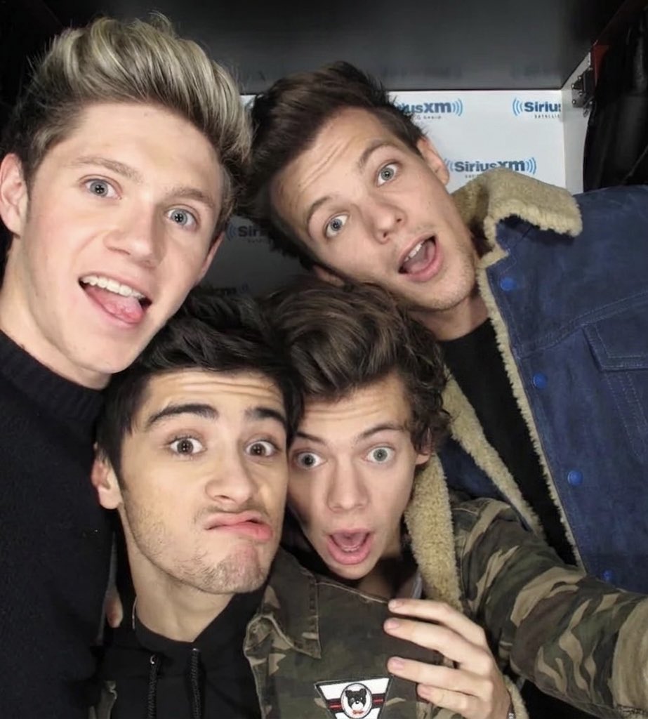 BuzzingPop's tweet photo. Niall Horan when asked by The Sunday Times whether there will be a One Direction reunion:

“God knows. I mean look at Harry there, look at Louis, the boys are flying, so God knows, but everyone still asks about it, it’s exciting.” https://t.co/iehYVJX48w
