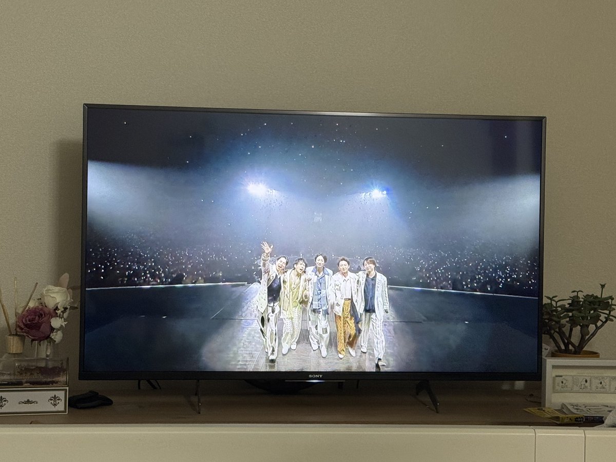 mi__ZD8's tweet photo. 嵐のラストライブを無事見届けた😭

たくさんのたくさんの
青春を本当にありがとうございました！！

 #WeareARASHI https://t.co/YJgm2dvrq0