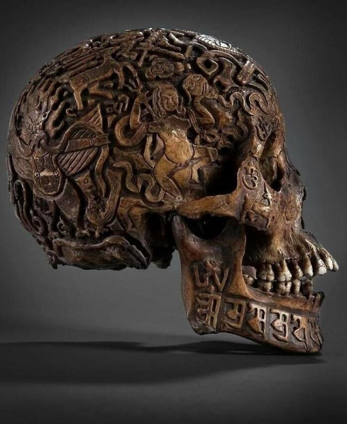LeoDaVinciWave's tweet photo. This intricately carved Tibetan kapala, or ritual skull, is believed to be around 300 years old. https://t.co/mgQbLrM5HO