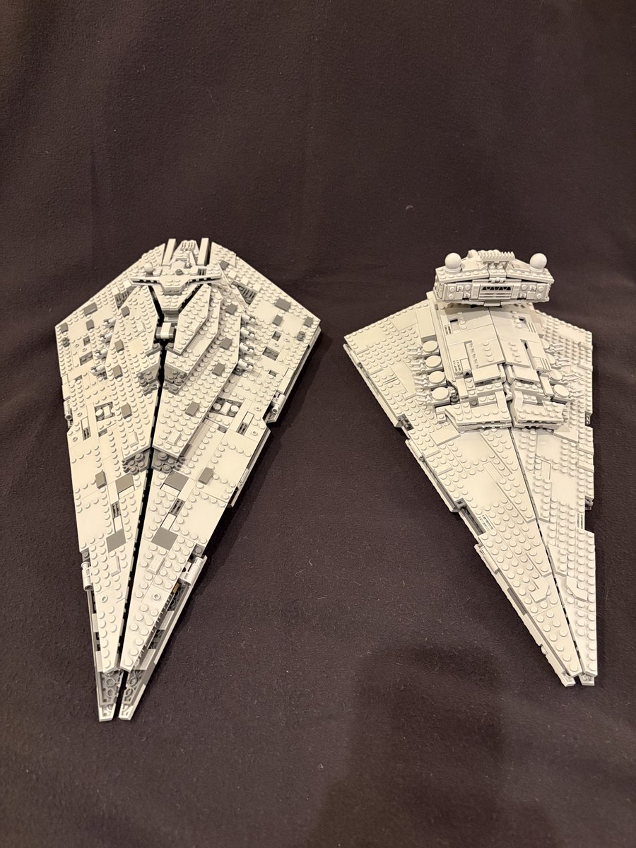 mignonnes's tweet photo. 比較
①インペリアル級スターデストロイヤー
②リサージェント級スターデストロイヤー　と①（右）
③エンタープライズD と①（右）

甥っ子は②も③も知らない‥ https://t.co/DxG4ePm1c7