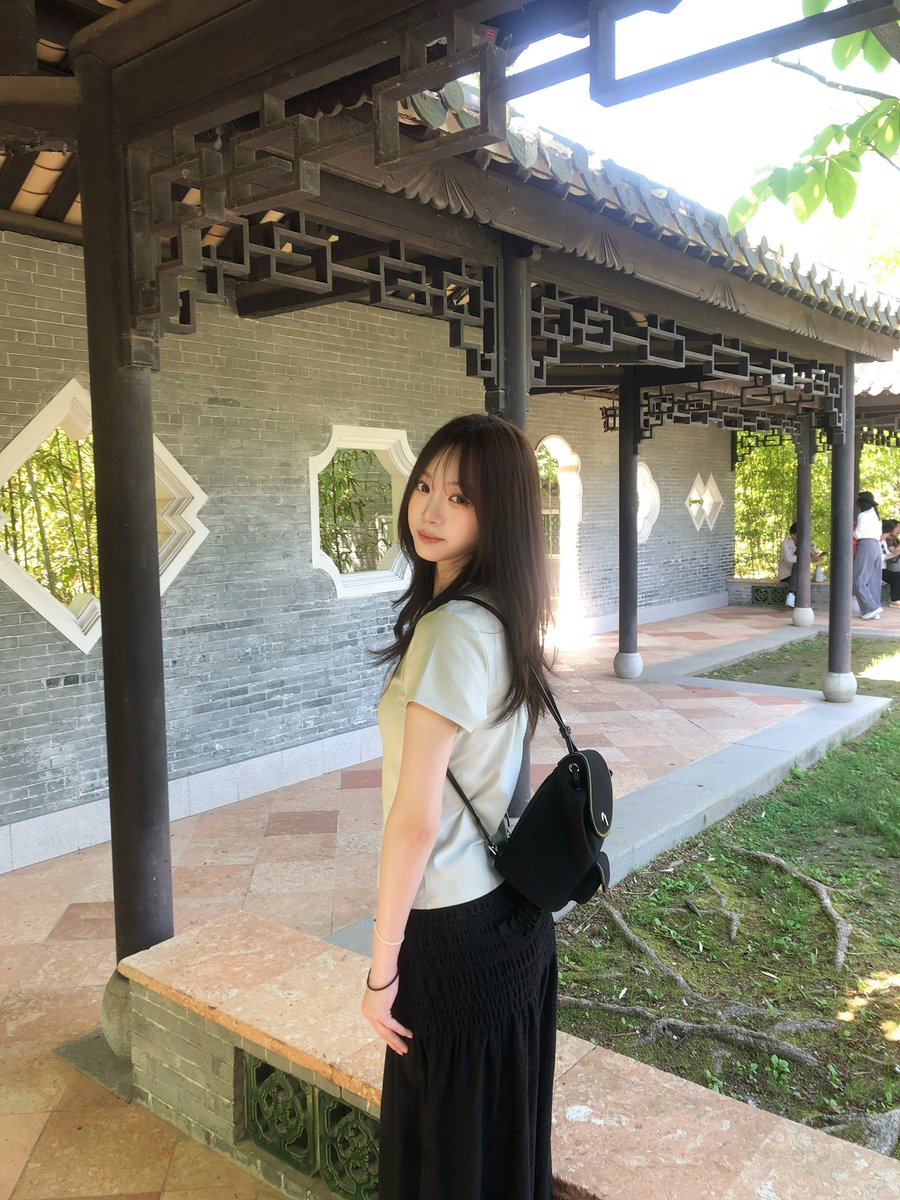 aavcxf's tweet photo. 수원 월화원 너무 예뻐서 놀람... 핀터레스트 속에 들어온 기분이었음 요즘 날씨에 푸릇푸릇 예쁘고 호수에 오리도 있다 https://t.co/mlhi79jx09