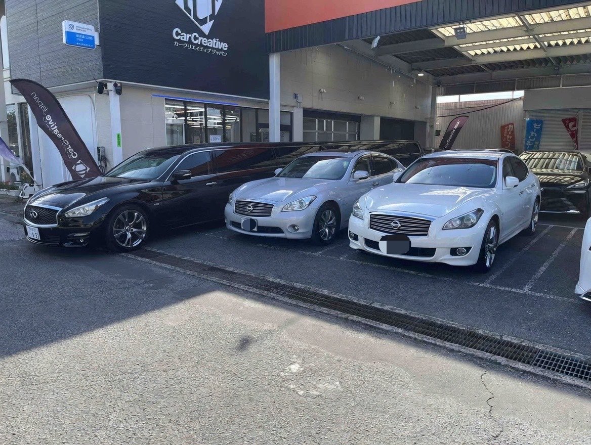 NEO6___SUNR00F's tweet photo. 改めて現車確認の時着いてきてくれたY51親善大使と、今日納車に付き合ってくれたややこシーマと、お邪魔させていただいた千葉の大黒屋さんと現地でお会いした方々、ありがと𝑾𝑶𝑶𝑫ございました🙇 https://t.co/oPC7FESAHa