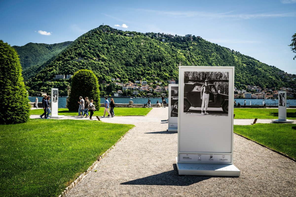 comolake_today's tweet photo. Villa Olmo Park has been transformed into an open-air museum with the inauguration of “Helmut Newton. Cars”, a major new exhibition celebrating the legendary photographer’s enduring fascination with automobiles: https://t.co/fCHcFRcHZe 

#comolaketoday https://t.co/5FDMlcVDKl