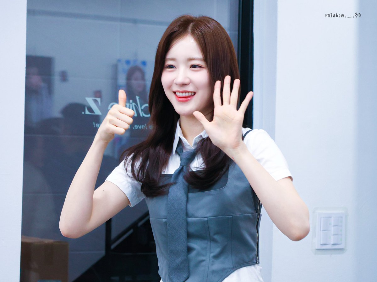 rain6ow_30's tweet photo. 💝260513 WOOAH Birthday Cafe

6️⃣🐶🥰

#우아 #우연
#WOOAH #WOOYEON https://t.co/Vl3CekBMBY