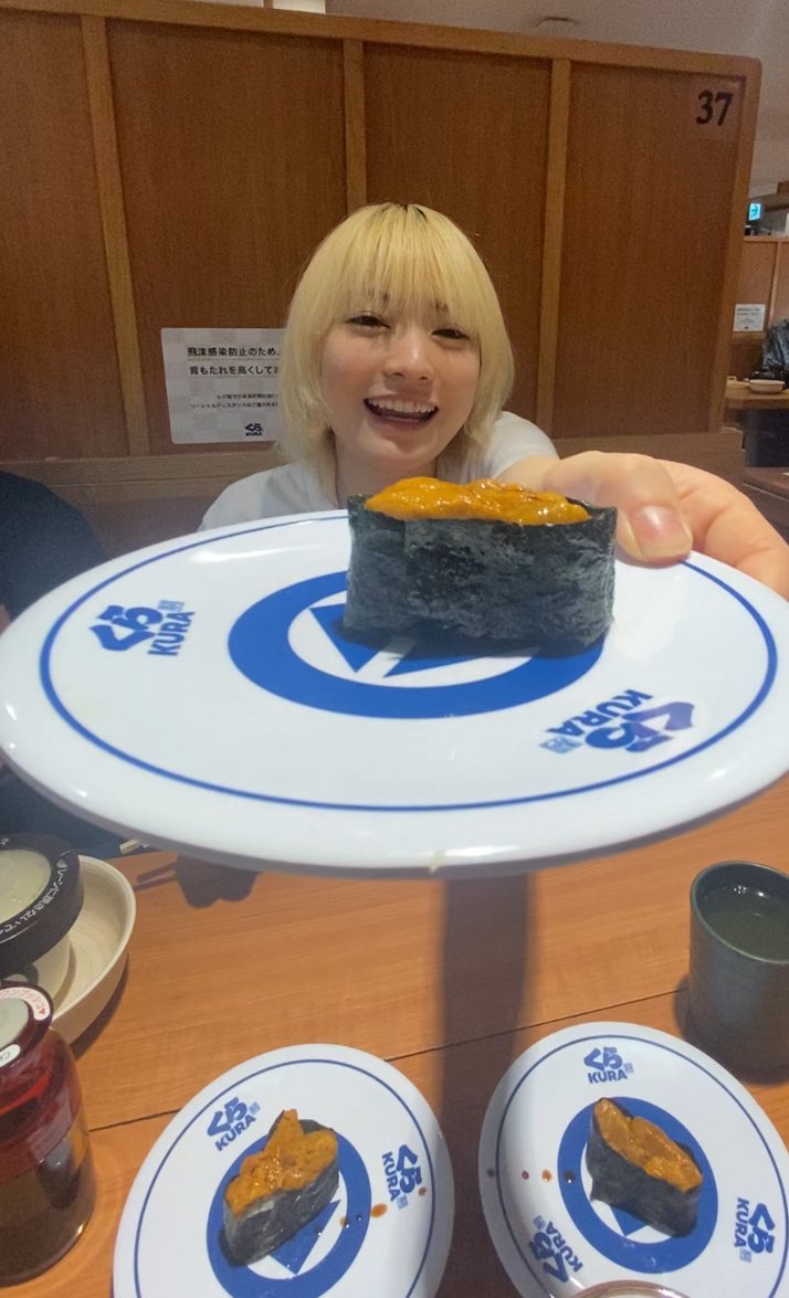 Nakanooomaru's tweet photo. くら寿司でうに食べれたよー！！！

レコーディングおわー！！！❤️‍🔥

333 @333_sunsunsun https://t.co/48MxkHXfvN
