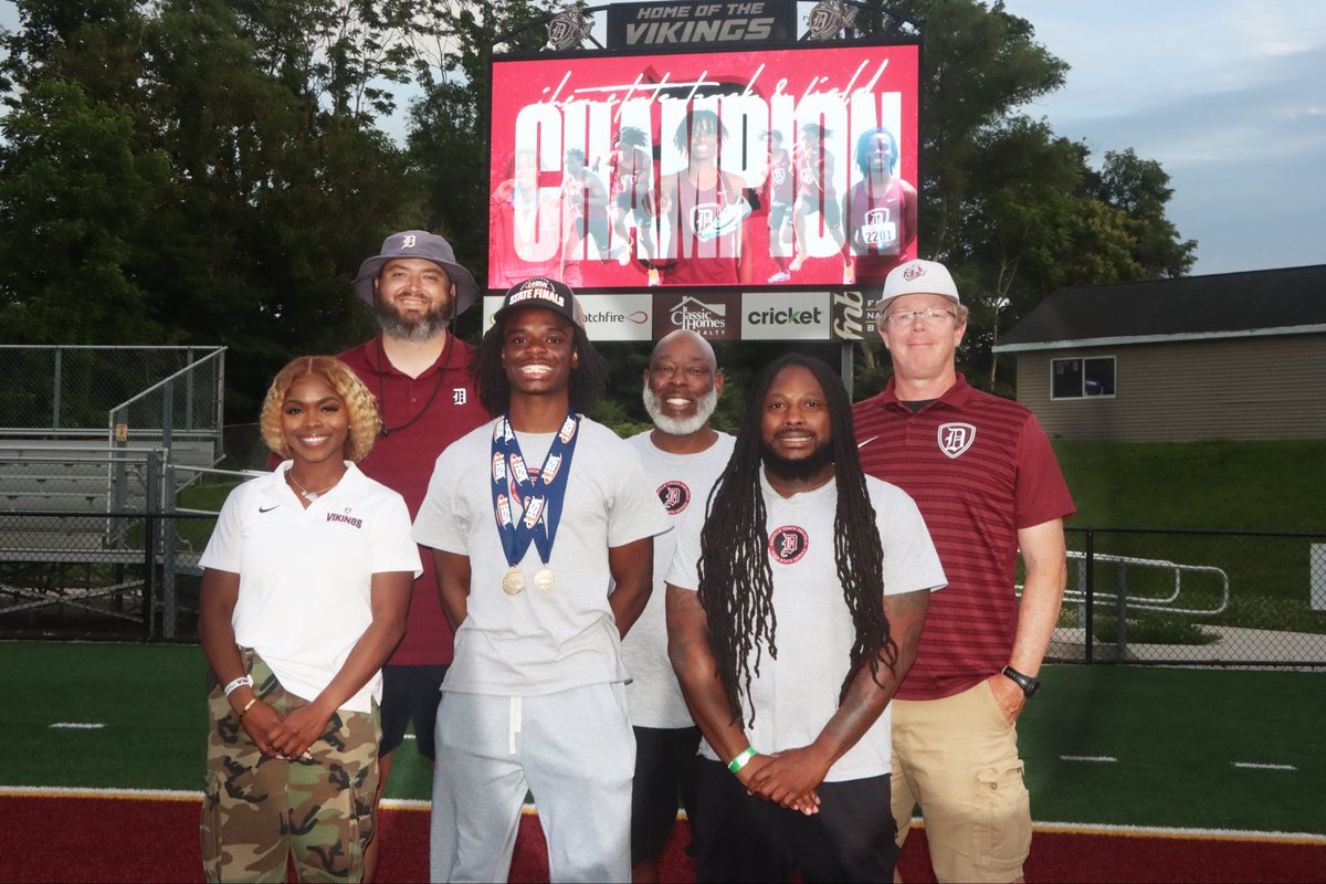 DHSVikings118's tweet photo. Championship Saturday Smiles 😀👏🏼

DMario Jackson has made history by becoming the FIRST athlete in 2A history to earn triple crown honors by placing 1st in the 100, 200 and 400 in the state of Illinois. He is the 5th athlete OVERALL in all classes ‼️ https://t.co/LxtxOeoH3I