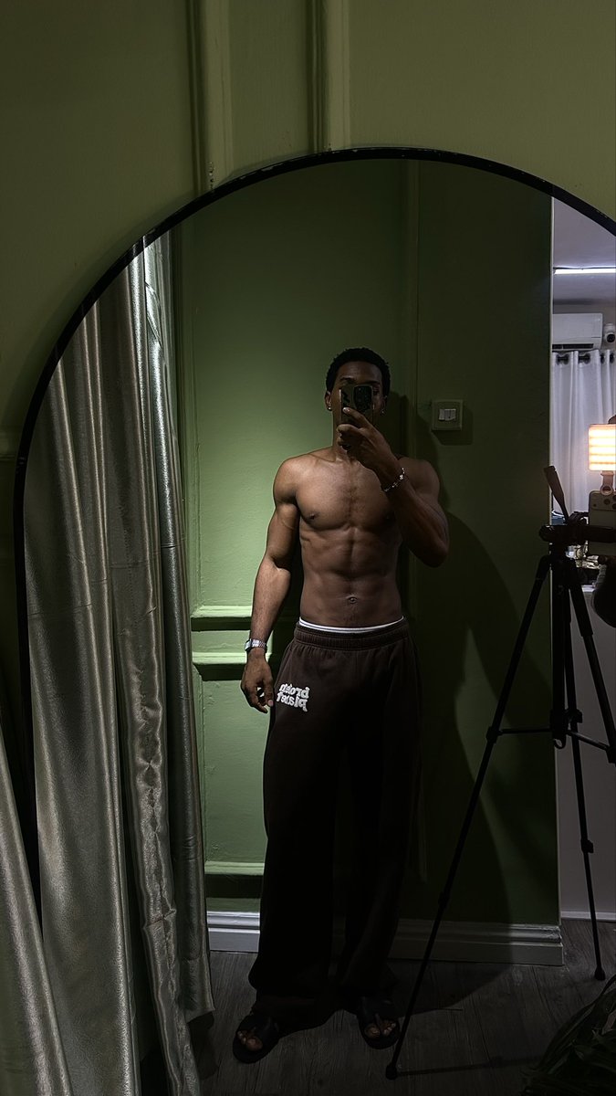 Lanrelives's tweet photo. Gym, definitely. https://t.co/q5jU7C0s2h