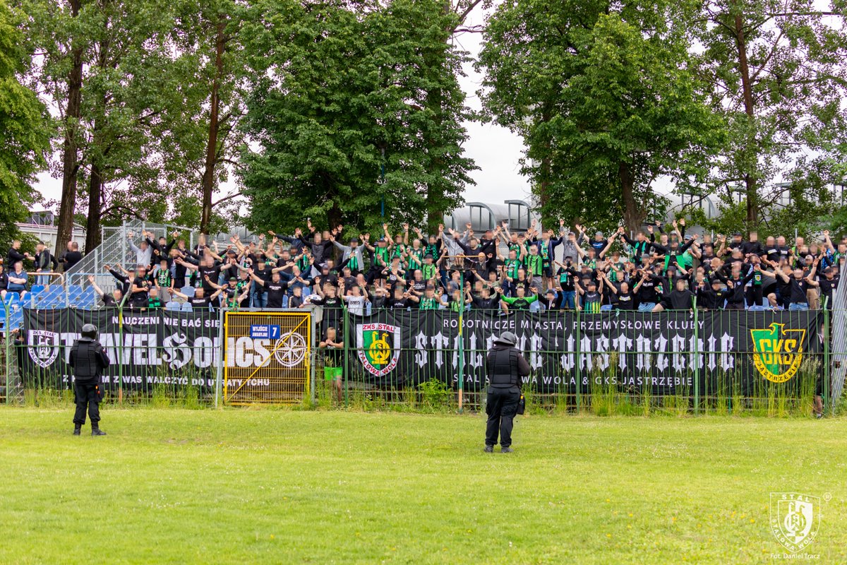 StalPsa's tweet photo. 🟢⚫️ DZIĘKUJEMY!
Sezon dobiegł końca, a my z całego serca dziękujemy Wam za ten rok nieustannego wsparcia. Sobota w Krakowie udowodniła, że zielono-czarna krew płynie w Was z ogromną siłą. Wasz głośny doping niósł nas po utrzymanie!
Jesteście dumą tego klubu.
Dziękujemy, że tworzycie tę historię razem z nami. Widzimy się po przerwie na trybunach w nowym sezonie! 💪