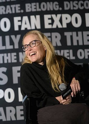 Dani_Auso's tweet photo. Gillian Anderson at Fanexpo Denver panel.
Credit: Thomas Cooper https://t.co/7uajZm1eel