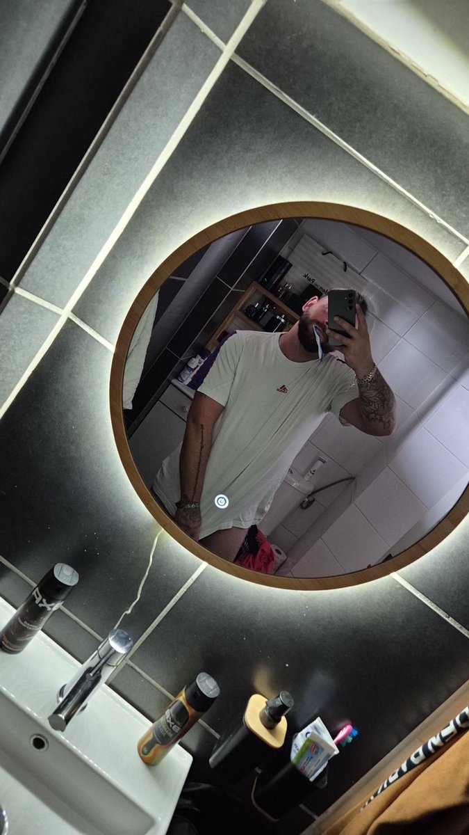 dew_arno's tweet photo. C'est dimanche 🤪 https://t.co/yhioDtEpZ1