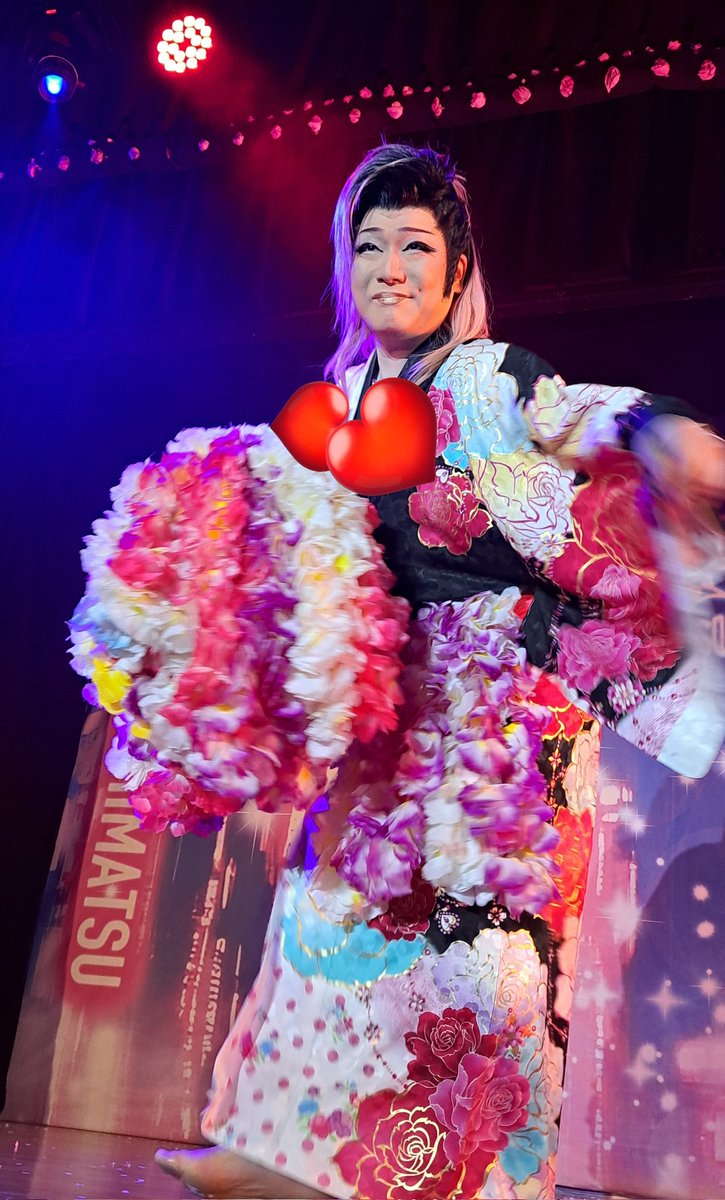 ItZnbKXmit03JNf's tweet photo. #大和歩夢 福座長
#浪速クラブ  千秋楽
#劇団美松

歩夢くん どーも ポーズ🤗 https://t.co/AJe0mvaHJ9