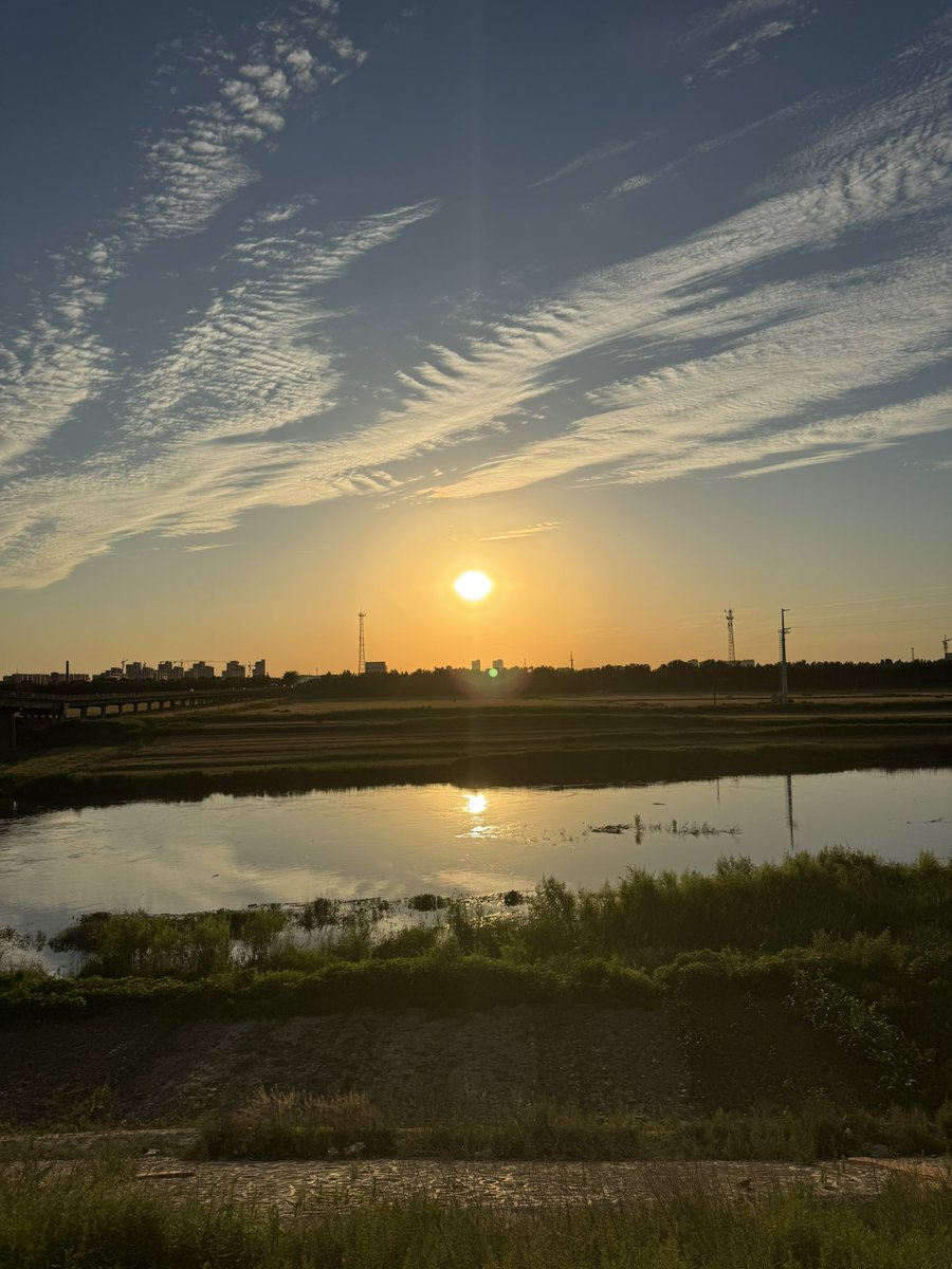 cheng162020's tweet photo. 佛陀讲空，是因为，只有空了自我，你才能让心接纳更多更广的感悟. https://t.co/l8DuJjIYdm