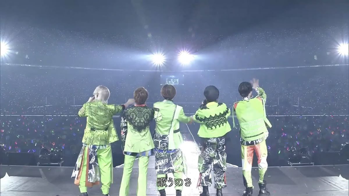 Hi7_flamingo's tweet photo. 5人の後ろ姿とドームの客席が映された時、マジでこれ思い出して涙止まんなかった https://t.co/R60tpgwLgo
