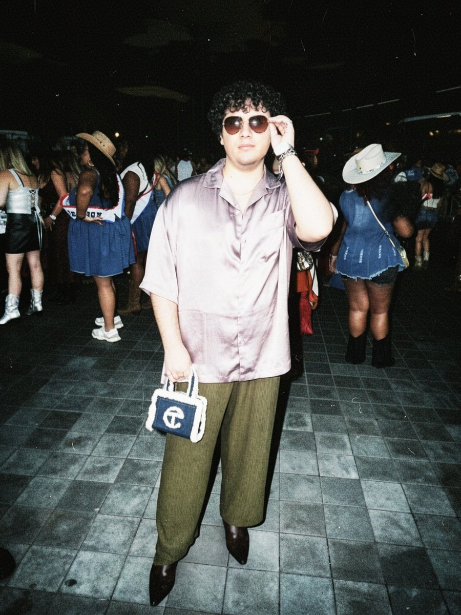 Brandon_Riojas's tweet photo. they said denim, i heard denim bag ✨ https://t.co/5s2A73N6Dm
