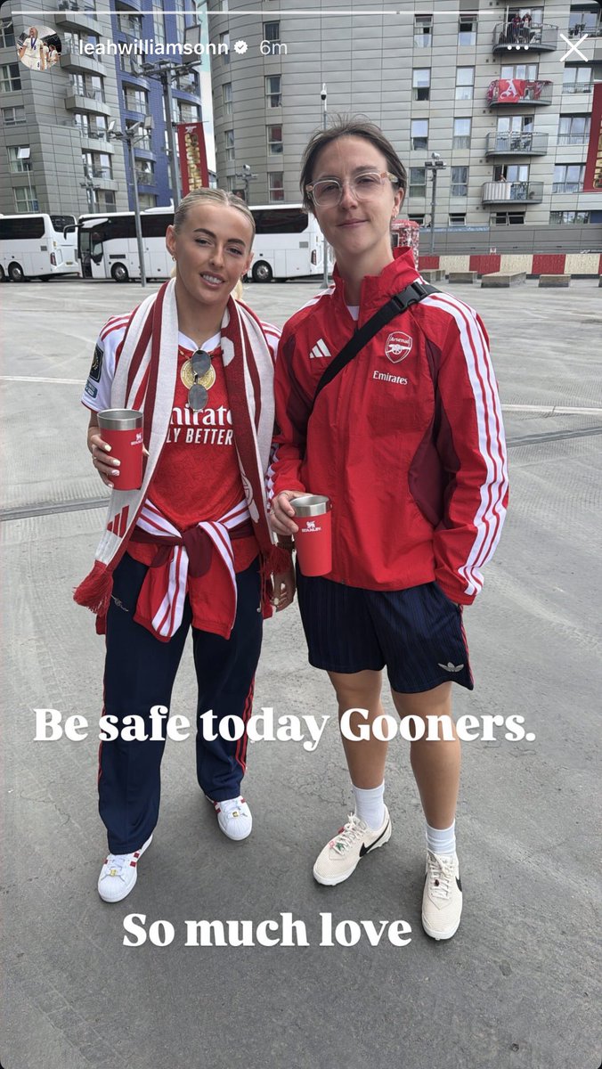 lw6source's tweet photo. 📸 | chloe kelly and lotte wubben-moy photographed by leah williamson ahead of arsenal’s parade today, via ig stories https://t.co/811fpvtKsR