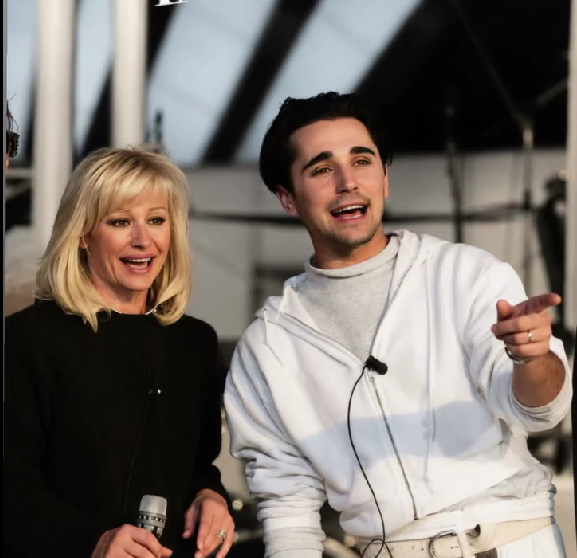 scialpifans's tweet photo. #Scialpi e #raffaellacarra alle prove di #ricominciodadue @RaiDue #rai #shalpy #raffaella https://t.co/S6PiQncgDy