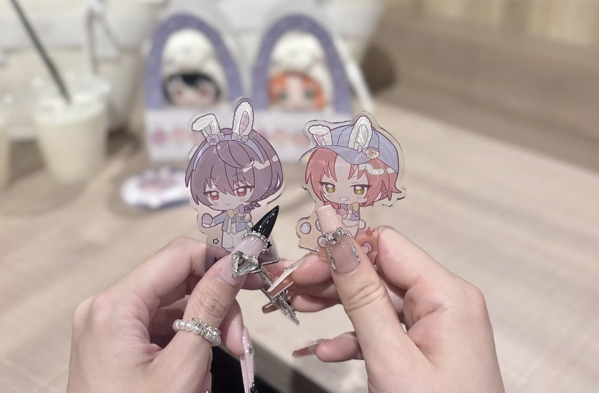 __42089's tweet photo. アニメイトカフェ可愛すぎる🐰🩶🧡 https://t.co/r6IhOXooYy