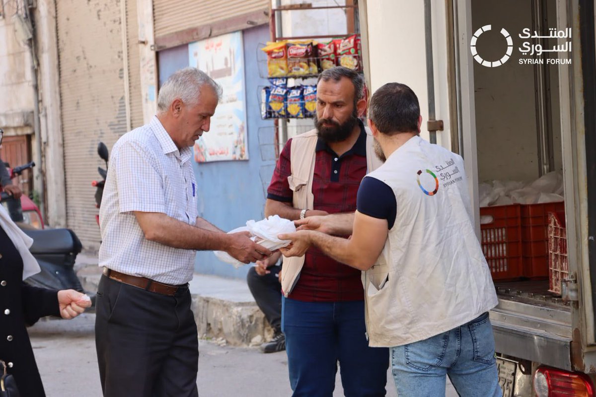 SyrianForum's tweet photo. نختم العيد كما بدأناه: بالعطاء.
أكثر من 2900 شخص في #حمص شاركوا فرحة الأضحى حتى آخر أيامه.

#المنتدى_السوري #سوريا #دمشق #سوريا_بدّا_ياك #أضحى_مبارك https://t.co/lIRYyOliUh