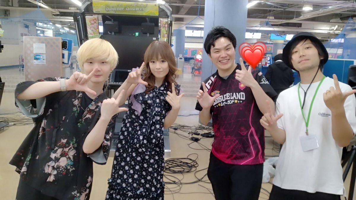 hoshino_kanako's tweet photo. #べあー杯 へお越し頂いた皆様、配信見て下さった皆様、ありがとうございました🙇💕
今回はライブ、そして監督もさせて頂き、チーム星野奏子のみんな、応援して下さった方々もありがとうございました😂😫😭
試合なので当然勝ち負けというのは決まってしまいますが、何かに打ち込んで一生懸命やっている姿というのは何よりもカッコいい、本当に泣けてきます😭
みかもさん、てみこさん、うなねさん感動をありがとう😫
皆さん本当にすごかった‼️
こんな熱い気持ちをもくれるBEMANIにたずさわれて、ほんと幸せに思いました😫
べあーさん始め、出演者の皆様、スタッフの皆様、本当に本当にお疲れ様でした🙇💕
お写真はチームのみんなと、エモコサインさんとUlico*さんとべあーさんと📷️
Kentさんはお帰りになられた後だった😫いつもバックDJありがとう〜😭