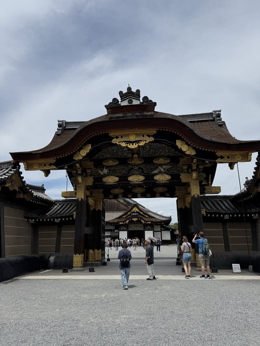 mioswitchoff's tweet photo. 京都行ってきたー！北野天神めちゃめちゃよかった…………ヌンも美味しかった🫶 https://t.co/4qBgGZQ3xh