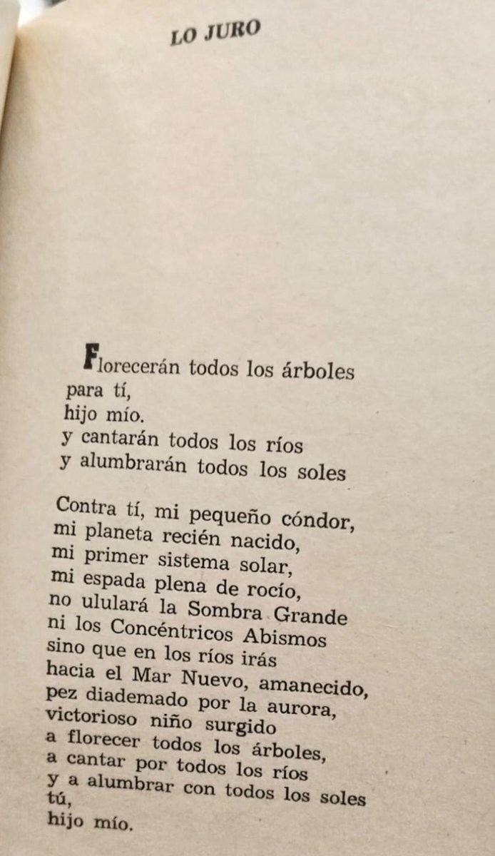 lacura_'s tweet photo. este fue un poema que Manuel Cepeda Vargas, senador asesinado por los paramilitares y el estado en 1994, le escribió a su hijo @IvanCepedaCast.

Dios mío, qué no ulule la sombra grande sobre Ivan, permítenos verlo hoy como quería su padre: 

Victorioso. 
Florecido. 
Alumbrado. https://t.co/TpIMp7VmAW