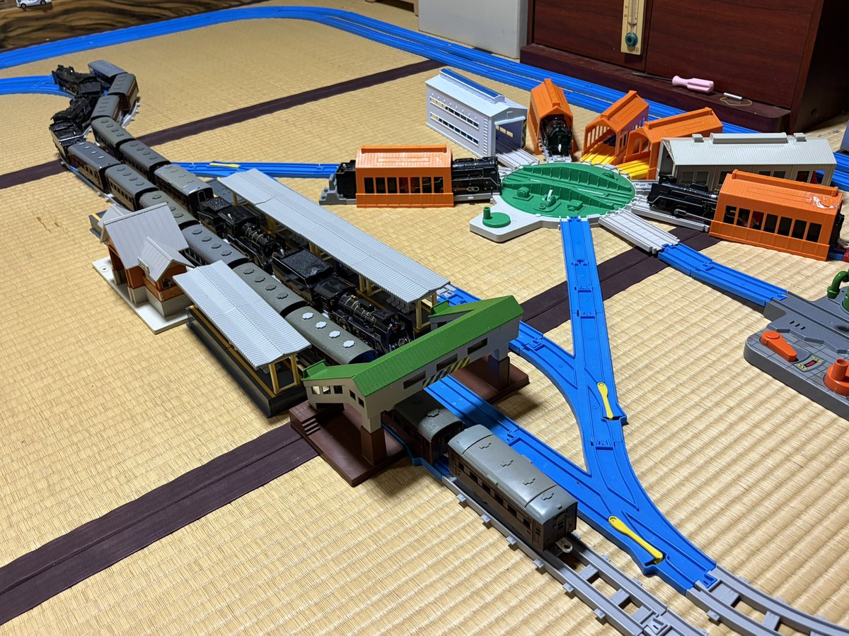 373rapidservice's tweet photo. えらく気合い入れた割に大して遊ばず……
一気に動力近代化してレイアウトの方向性をいじる https://t.co/e9xr1WL3lM