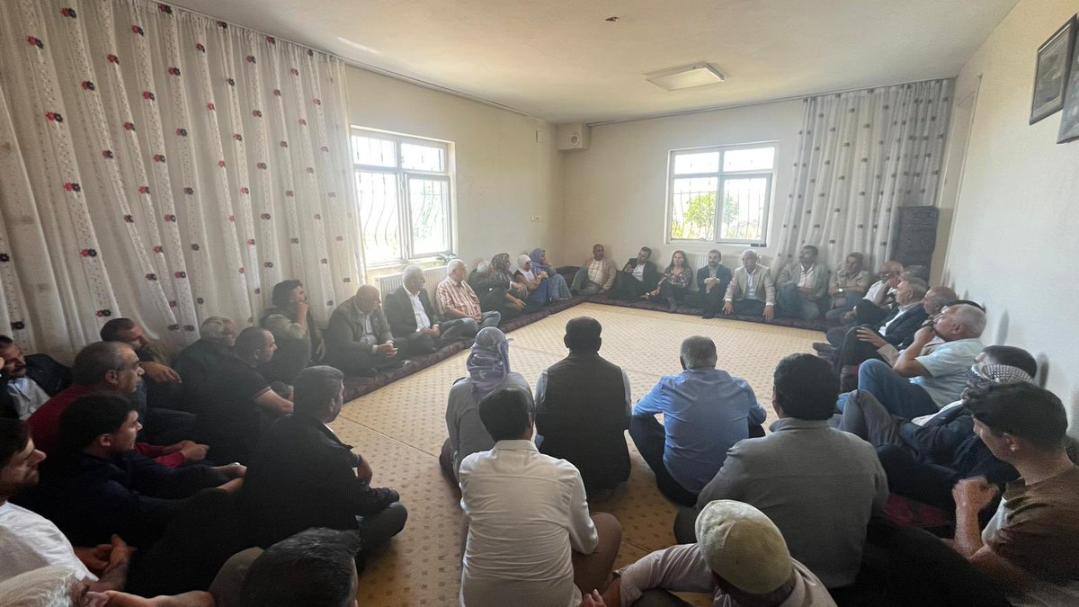 AyseSurucuUrfa's tweet photo. Cirnêreş/Hilvan’da köy ziyaretlerimizle halkımızla bir araya geldik. https://t.co/dS3W2Kv0tL