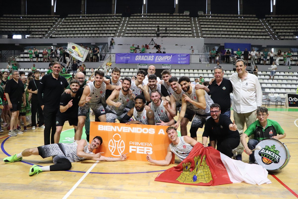 GIGANTESbasket's tweet photo. 💚🏀¡El Bueno Arenas Albacete Basket asciende a Primera FEB!

Victoria ante el Amics Castello (66-68) para certificar su ascenso a la segunda categoría del baloncesto español.

¡Enhorabuena!

📸@AlbaceteBasket https://t.co/TpXSsP4I8x