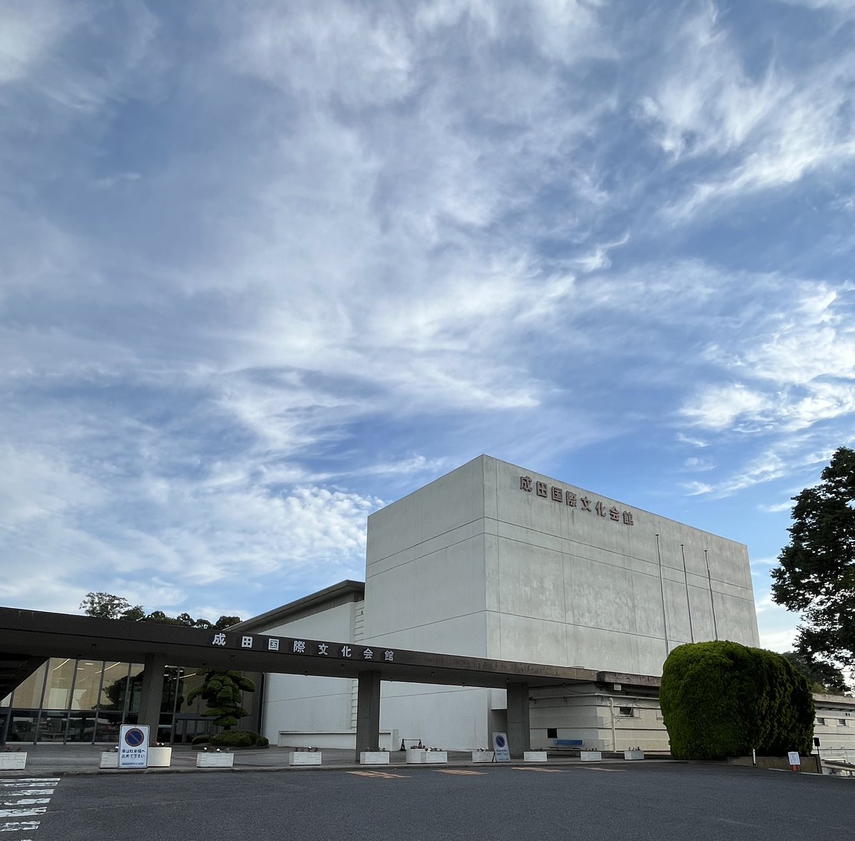 MsHolmes53's tweet photo. 今日も熱唱熱演を
間近で見れて幸せでした🍀

見るたびに迫力が
引力が強くなって
グイグイ引き込まれます！

日本各地でやって欲しいとの声を、聞きましたのでここにて
ご報告致します！
#ファン倍増計画 

#成田 
#歌は共感する心

※徳永ゆうきさん、本番前に
今日もここに座ったのかな？笑 https://t.co/gUODHiLlAf