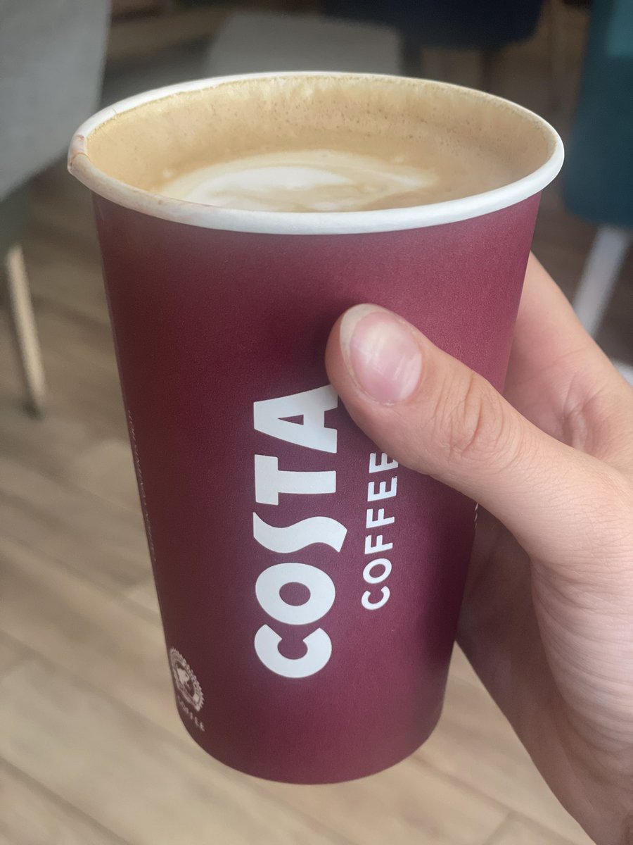 Dinaelwahy's tweet photo. أكبر وأرخص flat white https://t.co/NSDnLT0W1h