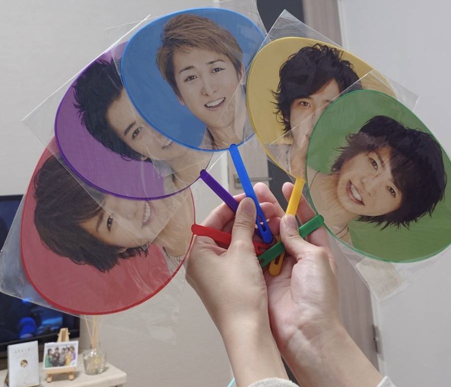 mosanmtk's tweet photo. 実家から引っ張り出してきた嵐たち。私の青春ありがとう〜〜〜
 #WeareARASHI https://t.co/W2adlGpclH