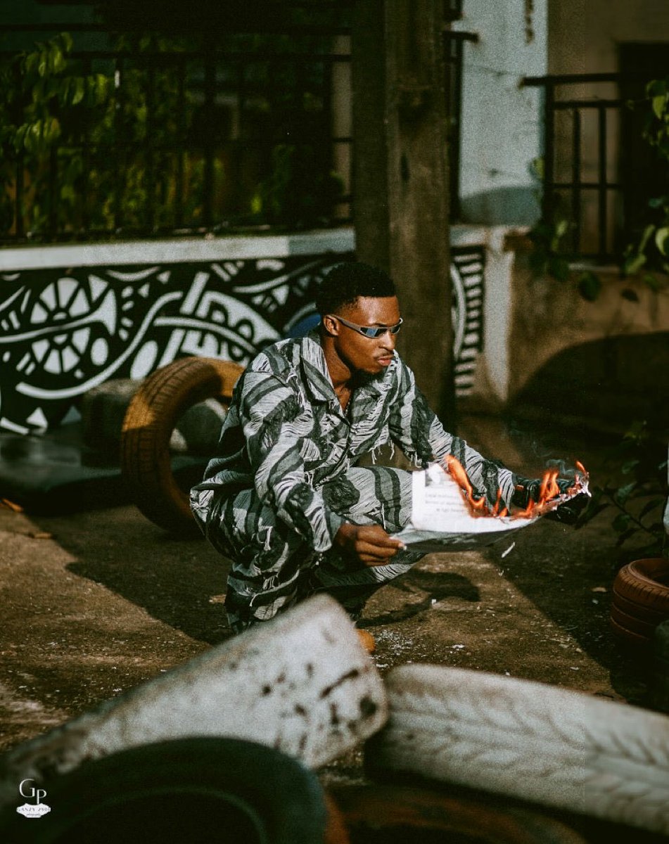 kidaris_'s tweet photo. New Age stylist! 🈵

If you come across my post kindly repost 🙏🏾❤️ https://t.co/YZN8fCY8Ih