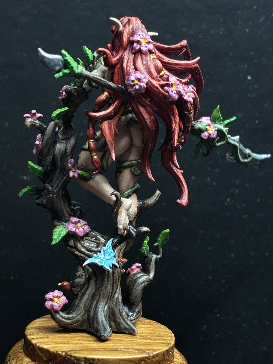 AzureCross13's tweet photo. Elythyra Thornveil, dryad of the Cinderwood, from @LegendsofSignum 

Will be working on Liora and Faelith next. 

#miniatures #miniaturepainting #legdensofSignum https://t.co/yHsk4WnwxH
