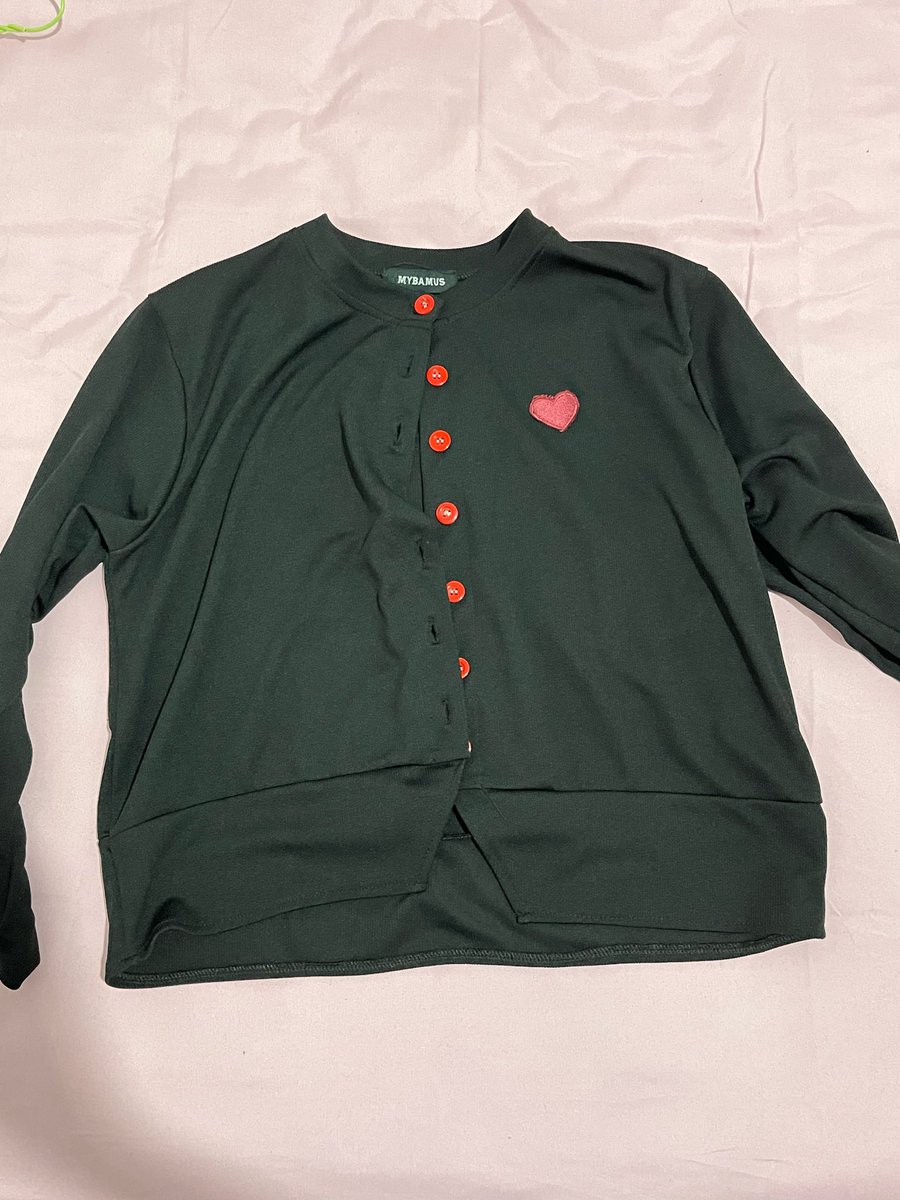 sunflowersmf's tweet photo. wts // preloved 
celana putih : 45k 
cardigan hitam : 35k
pashmina viscose seventeen : 25k/each 

📍bandung https://t.co/uohXynnvf2