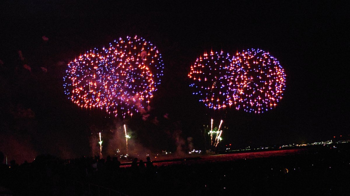 Dice_rinrin's tweet photo. SBI舞花火 in 千葉・稲毛海浜公園🎆 https://t.co/HpTzApDqJd