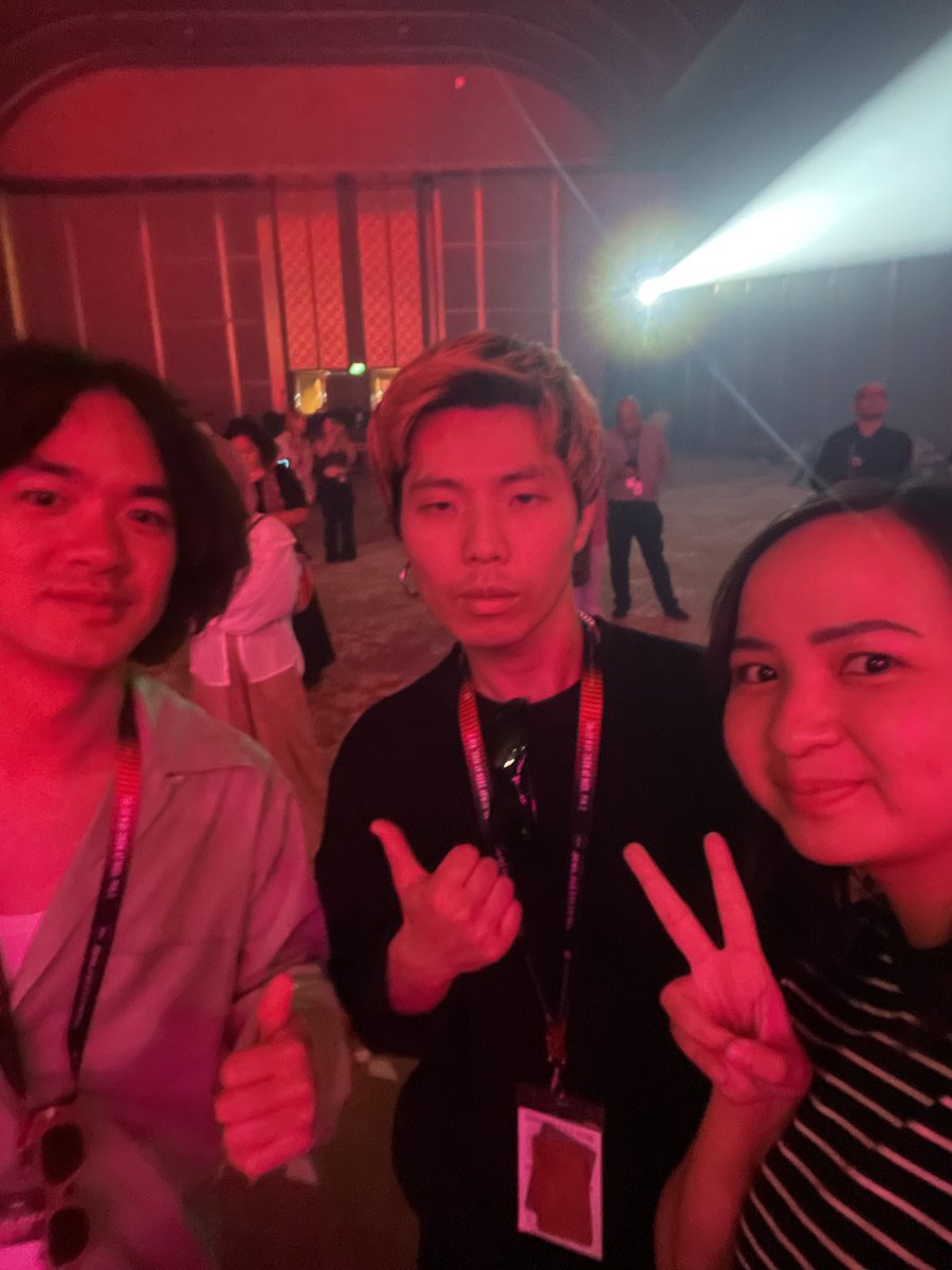 veggiekaze's tweet photo. @billyrrom at Java Jazz Festival 2026 🎹🎷 I hope I can see u again someday!
お疲れ様でした @rin_aintlindy @sawaguri06 @taiseiwatabiki @_lillennon @yuta_billyrrom 🤍 https://t.co/ZmmXQaYUeC