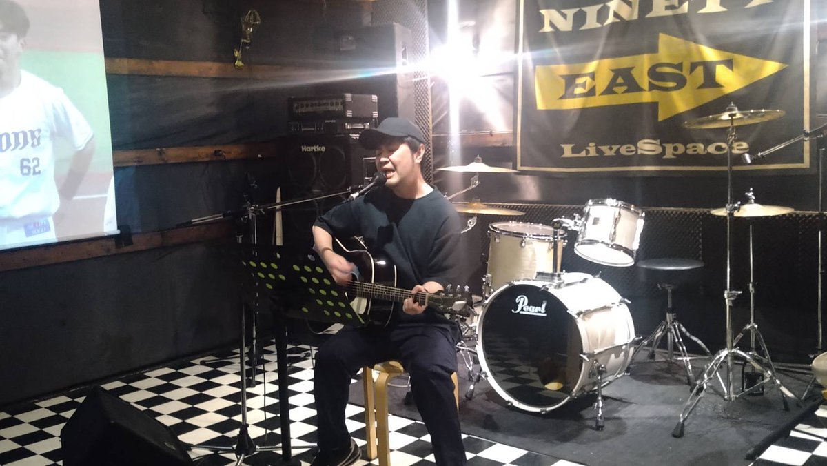 nemo5475's tweet photo. 昨日はNINET YEAST「YBC交流戦」

ポジションはセンターということで、秋山幸二のようにバク宙ホームインしようと思いましたが、
選手紹介のときには、「秋山」ではなく、元通訳の方の名前に変わっていました。

みなさんあたたかく、とても楽しくうたえました！
ありがとうございました！ https://t.co/xnYxXmC8Hn