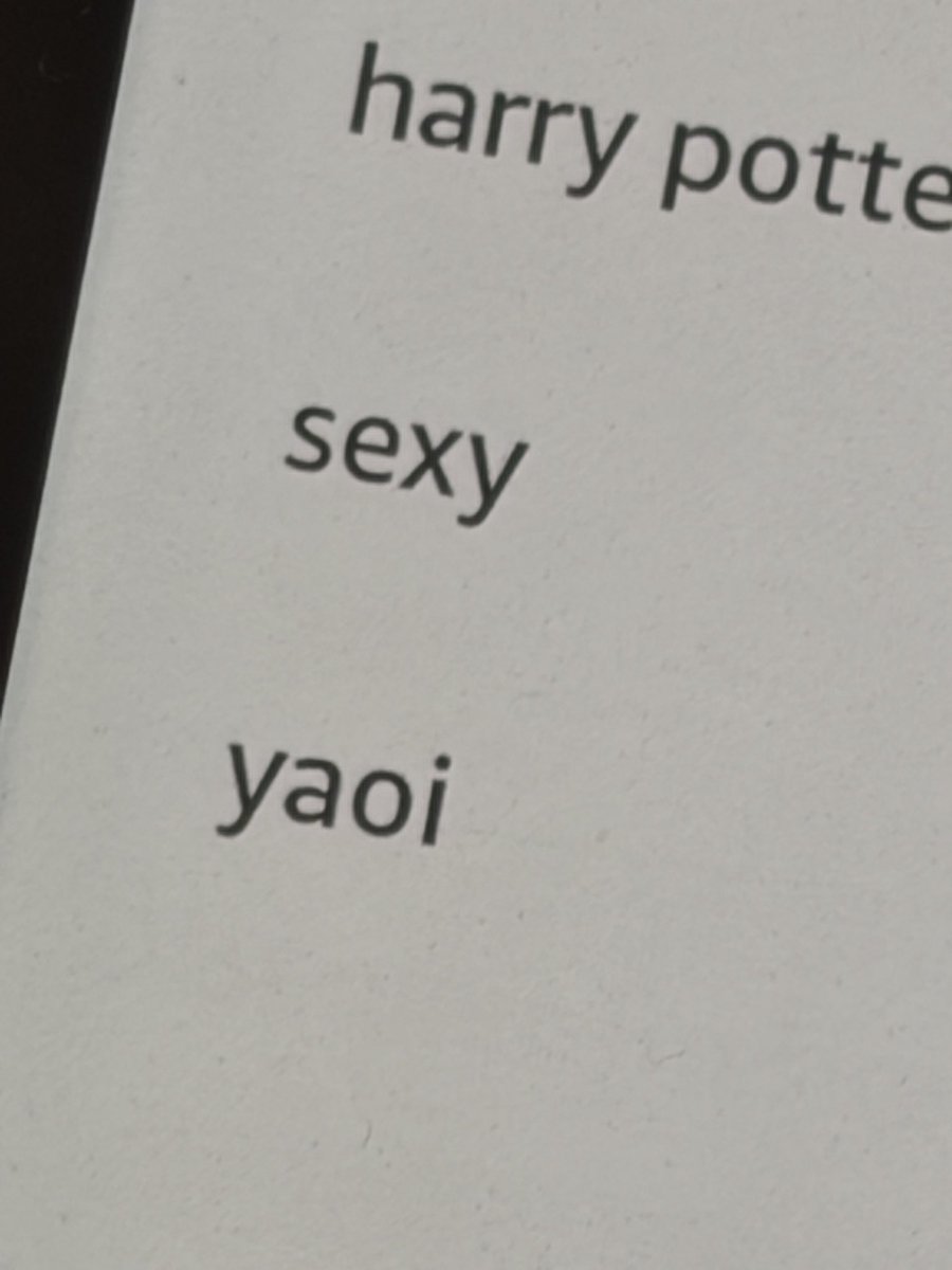 Viuryse's tweet photo. Killing time in Target and these r the most recent searches in this Kindle I’m crying https://t.co/HM0odFdhjf