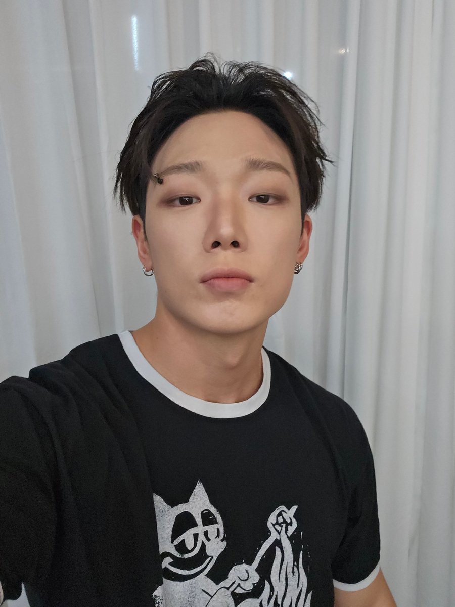 kjiwonfiles's tweet photo. WOWWW FACE CARD 💳💳💳 https://t.co/TArlWE3Ck6