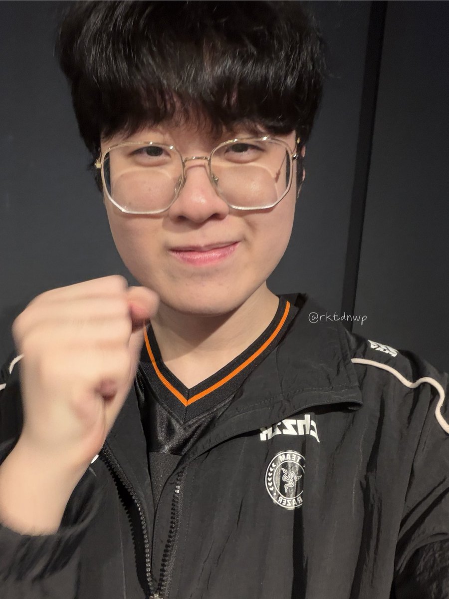 rktdnwp's tweet photo. 너 파이팅

#제우스 #ZEUS https://t.co/Y5ej4uxbRK