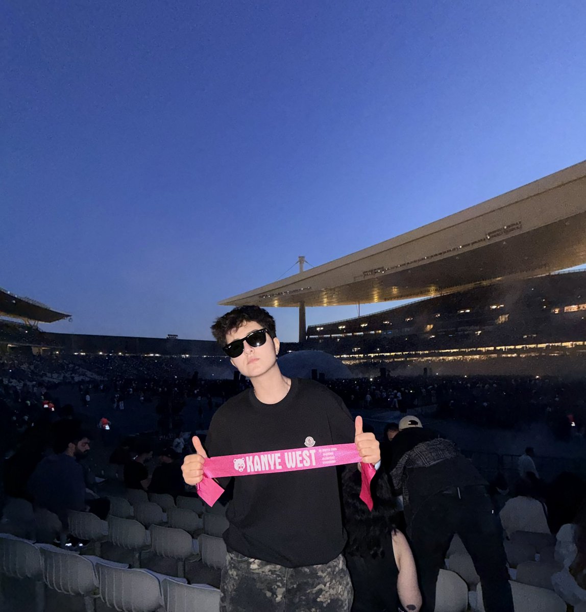 kivlnn's tweet photo. دیشب با Kanye West به 20 خوش آمد گفتیم🌏 https://t.co/DikZ8RU47y