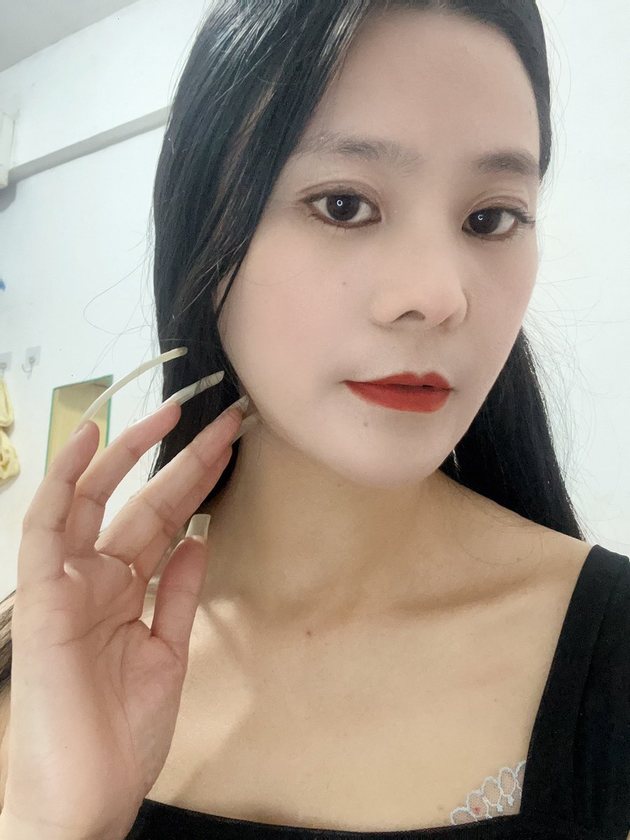 chencaixia88981's tweet photo. Clear plain long nails, minimalist yet elegant, timeless and attractive design.
#HandNails #MinimalNails #NailInspo #ClassyNails #LongNailDesign https://t.co/o5a13Nysbr