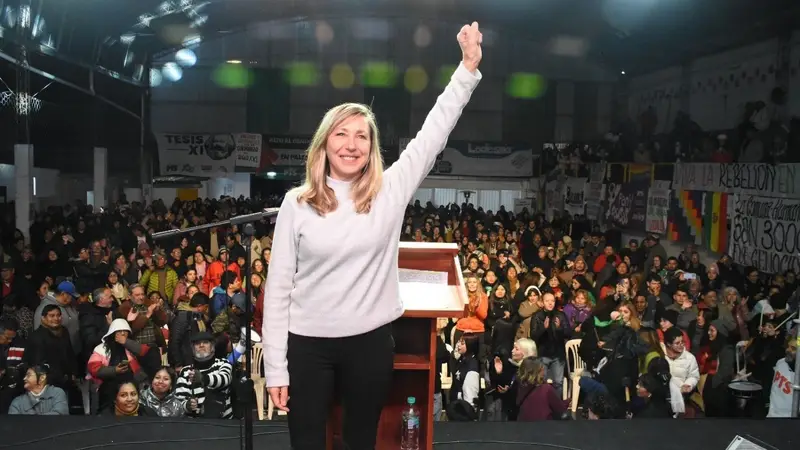 eldestapeweb's tweet photo. Entre el desencanto y la bronca, se consolida la imagen de Myriam Bregman

https://t.co/zSW56l3A2D https://t.co/x1OfUScybh