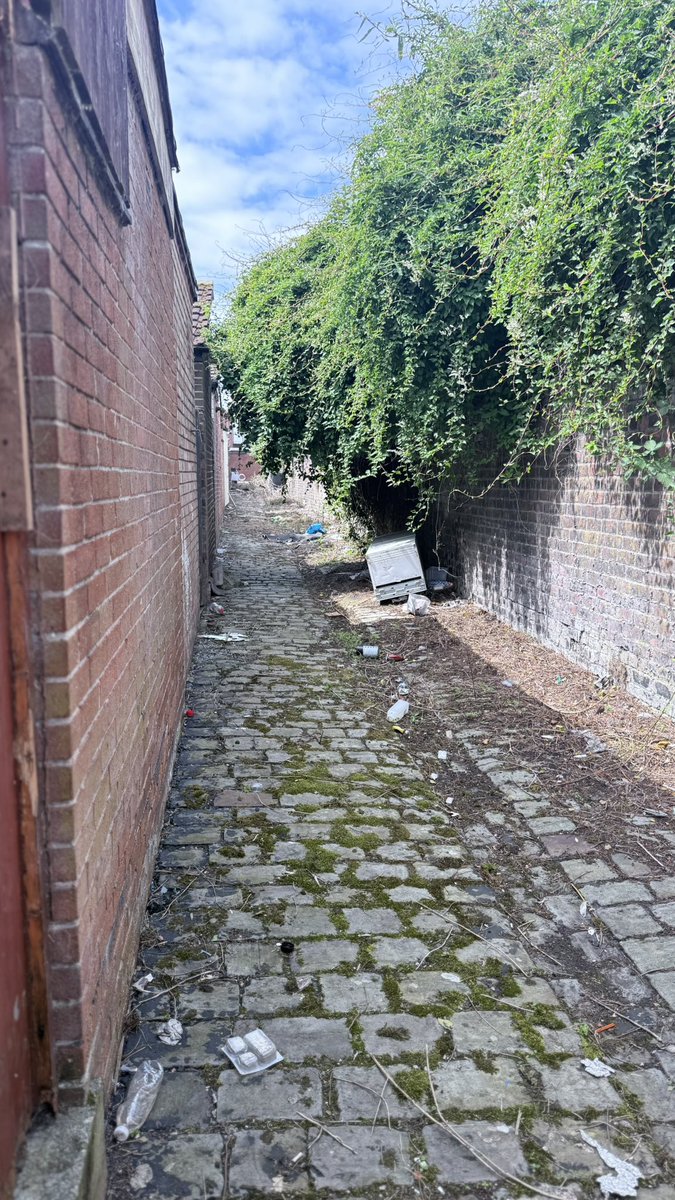 JoeDunne_'s tweet photo. Today I have been out in the Rocky Lane area visiting neighbours about the upcoming skips. Whilst out spoke to neighbours about a variety of issues including parking and houses that may be operating without the correct permission. 

Whilst out reported dumping on Sunlight Street, Dominion Street, Ellel Grove and Rockhouse Street. 

Interestingly, I door knocked number 7 Rocky Lane that has put in a planning application for certificate of lawfulness for HMO. The property appeared empty, with one of the rooms visibly empty and not occupied, which would go against conditions for CoL 

If neighbours have any other concerns please email Joe.Dunne@liverpool.gov.uk