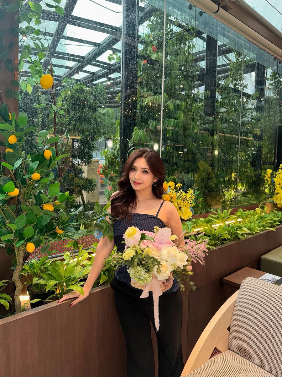 GraciasFans_INA's tweet photo. 💐🌷🌧️🍃🎀🤍 https://t.co/5mr8bjRFDb