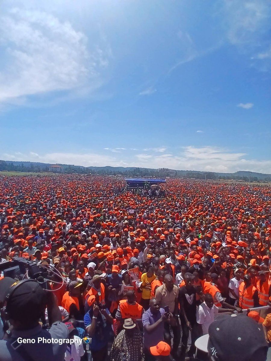 calvinokello4's tweet photo. Pay attention to what is happening at Kirembe grounds in Kisumu.
If you have any doubt that the Luo Nation has unequivocally decided to give Ruto another term. Kisumu will always tell you as it is.

Any Luo politician loittering around with Gachagua, your political days are coming to an end.